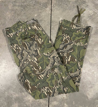 Load image into Gallery viewer, Mossy Oak Full Foliage Pants (34x30)