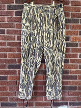 Load image into Gallery viewer, Vintage Very Rare Rattlers Brand Ducks Unlimited Print Cargo Pants Size XL Long