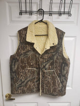Load image into Gallery viewer, Vintage Mossy Oak Original Treestand Sherpa Vest (XL)