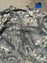 Load image into Gallery viewer, Vintage Mossy Oak Break Up Simmons Sporting Goods Henley (L)