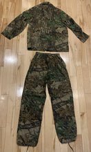 Load image into Gallery viewer, Realtree Camo Shirt (S) and Pant (M) Set -USA