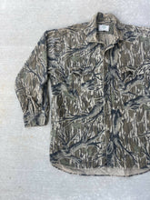 Load image into Gallery viewer, Mossy Oak Treestand Chamois Button Down (L)