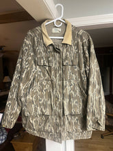 Load image into Gallery viewer, Original mossy oak bottomland corduroy neck jacket XL