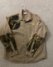 Load image into Gallery viewer, columbia LSU hunting button down (XL)