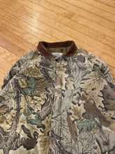 Load image into Gallery viewer, Vintage Walls Advantage Camo Jacket