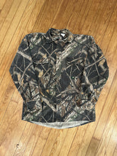 Load image into Gallery viewer, Vintage Mossy Oak Shadow Branch Chamois Button Up (M)🇺🇸