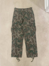 Load image into Gallery viewer, Vintage Mossy Oak Green Leaf Pants