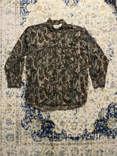 Load image into Gallery viewer, Vintage Mossy Oak Treestand Button Up Size XL