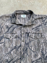 Load image into Gallery viewer, Vintage Mossy Oak Treestand Camo Chamois Button Up