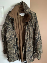 Load image into Gallery viewer, Columbia Mossy Oak Parka (L)