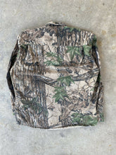 Load image into Gallery viewer, Vintage Walls Chamois Realtree Camo Button up (L/XL)