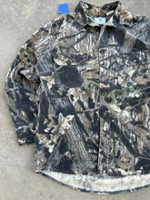 Load image into Gallery viewer, Vintage Mossy Oak Break Up Gen 1 Buttom Up ( L)