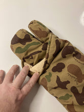 Load image into Gallery viewer, Rare Bob Allen Ducks Unlimited Shooters Calling Mitt🇺🇸