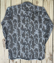 Load image into Gallery viewer, 80’s Original Key Mossy Oak Bottomland Button Down Shirt (M) 🇺🇸