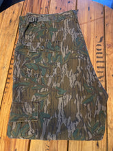 Load image into Gallery viewer, Mossy Oak Greenleaf Pants Vintage