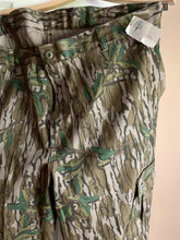 Load image into Gallery viewer, Vintage Mossy oak BDU pants new old stock with tag (XL)