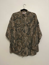 Load image into Gallery viewer, Vintage Simmons Mossy Oak Treestand Button up L