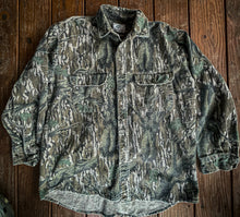 Load image into Gallery viewer, Mossy Oak Treestand Chamois Shirt (L) 🇺🇸