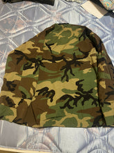 Load image into Gallery viewer, Woodland Camo 4 pocket jacket