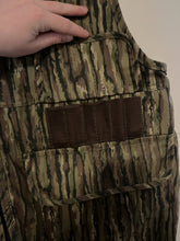 Load image into Gallery viewer, Vintage original realtree Saftbak vest