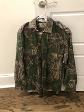 Load image into Gallery viewer, Vintage Mossy Oak Shadowleaf Shirt &amp; Pants (S)