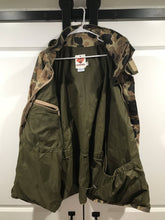 Load image into Gallery viewer, Vintage Columbia Gore-Tex Jacket (L)