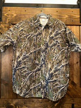 Load image into Gallery viewer, Columbia Short Sleeve Mossy Oak Treestand Button Up (XL)