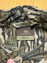Load image into Gallery viewer, MossyOak TreeStand Button Down Shirt (S)