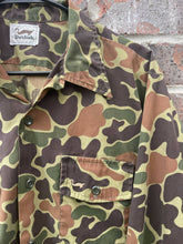 Load image into Gallery viewer, Duxbak Lightweight Camo Button Down (L)