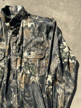 Load image into Gallery viewer, 00s Mossy Oak Break Up Camo Buttonp (XXL/XXXL)