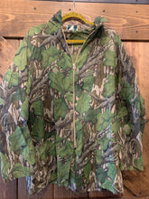 Load image into Gallery viewer, Mossy Oak Full Foliage Mesh Material Jacket (M)🇺🇸