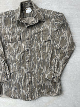 Load image into Gallery viewer, 90’s Original Key Mossy Oak Bottomland Button Down Shirt (M) 🇺🇸