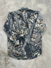 Load image into Gallery viewer, Vintage Mossy Oak Break Up Gen 1 Chamois Button Up (L)
