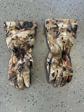 Load image into Gallery viewer, Sitka Decoy Gloves