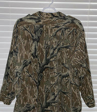 Load image into Gallery viewer, Vintage Mossy Oak Treestand Longsleeve Button Down (XL/XXL)🇺🇸