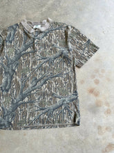 Load image into Gallery viewer, Vintage Mossy Oak Treestand Camo Henley (M/L)🇺🇸