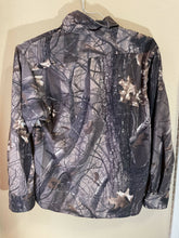 Load image into Gallery viewer, Rocky Mountain Elk Foundation Button Up Shirt (M)