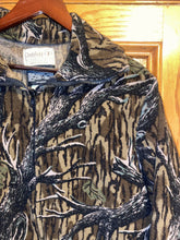 Load image into Gallery viewer, Clarkfield Mossy Oak Treestand 2 Pocket Fleece Jacket (L) 🇺🇸