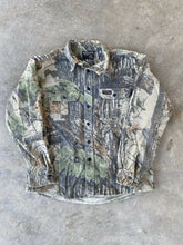 Load image into Gallery viewer, Vintage Rattlers Brand Realtree Camo Chamois Button up (M/L)