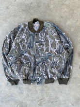 Load image into Gallery viewer, Vintage Masterguide by Simmons Treestand Camo Bomber Jacket (L/XL) 🇺🇸