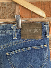 Load image into Gallery viewer, Wrangler Jeans Hunting Brush Brush Guard Jeans 38x30