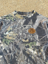 Load image into Gallery viewer, Vintage Mossy Oak Miller High Life Friends of the Field Longsleeve (XXL)