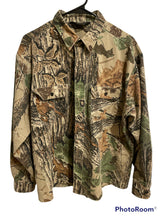 Load image into Gallery viewer, Liberty x Realtree Button Up