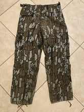 Load image into Gallery viewer, Winchester VTG Trebark Camo Hunting Pants 38 x 30