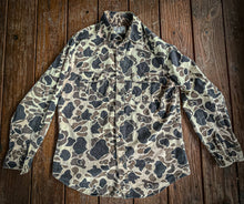 Load image into Gallery viewer, Vintage Duck Bay Old School Camo Shirt (M) 🇺🇸