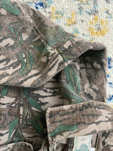 Load image into Gallery viewer, Vintage Mossy Oak Greenleaf Chamois Button Up Size L