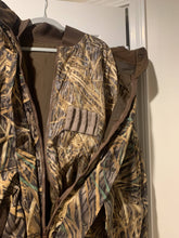 Load image into Gallery viewer, Columbia Mossy Oak Shadow Grass Jacket (L)