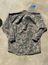 Load image into Gallery viewer, Vintage Mossy Oak Treestand Chamois Button Up (L/XL)