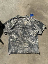 Load image into Gallery viewer, Vintage Mossy Oak Break Up Simmons Sporting Goods Henley (L)