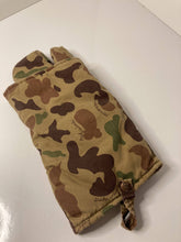 Load image into Gallery viewer, Rare Bob Allen Ducks Unlimited Shooters Calling Mitt🇺🇸